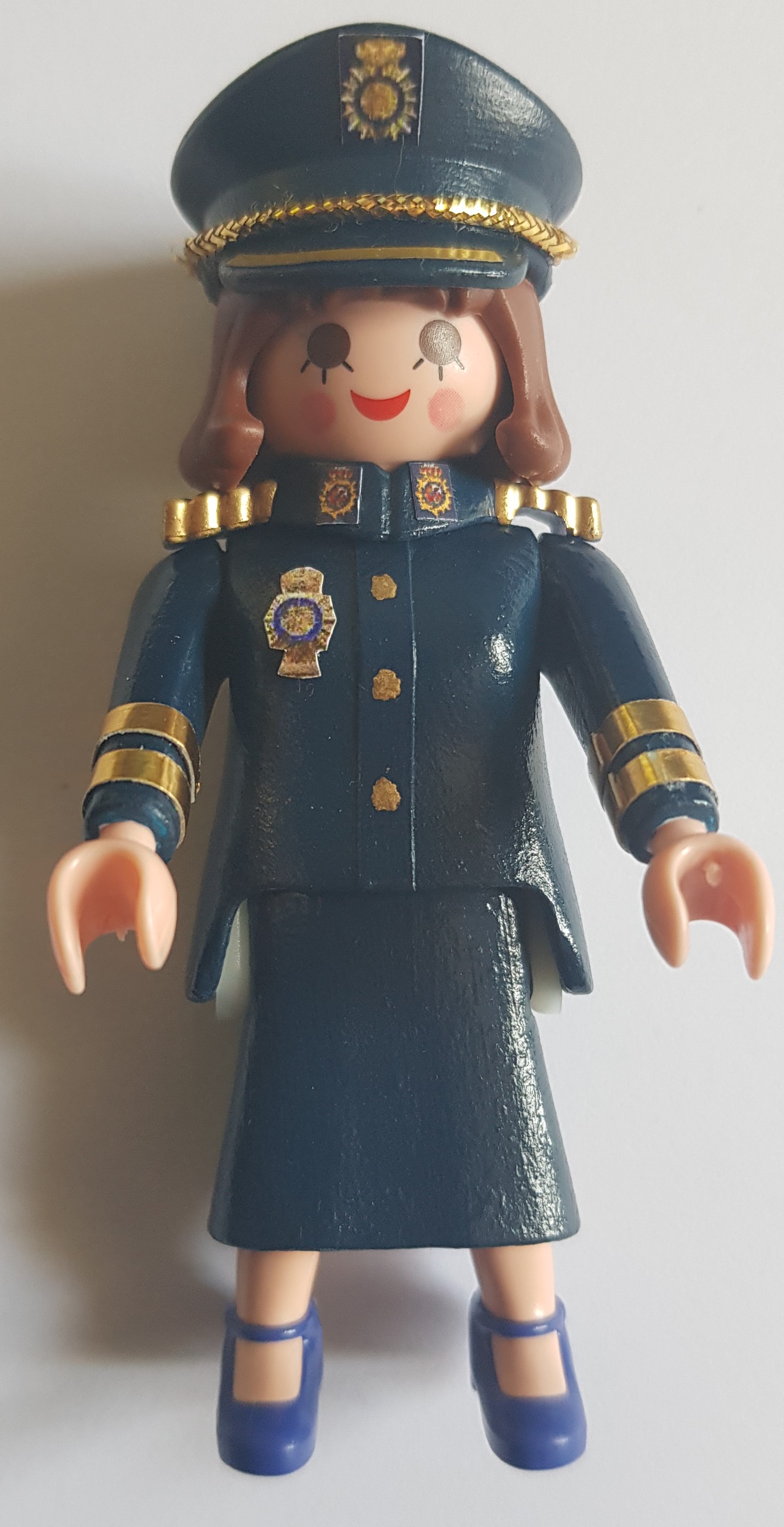 Policía Nacional ella falda